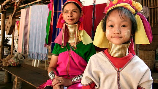  Suku  dengan tradisi teraneh dan unik didunia versi gudang 