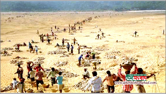 সুনামগঞ্জ সীমান্তে চোরাচালান ও চাঁদাবাজি বাণিজ্য জমজমাট গুলিবৃদ্ধ হয়ে আহত ৪