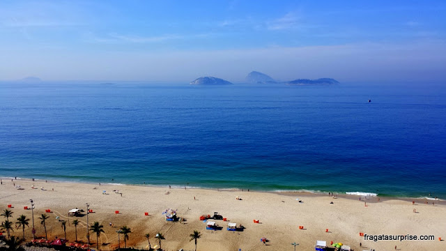 Rio de Janeiro: a Praia de Ipanema vista do terraço do hotel Golden Tulip Ipanema Plaza