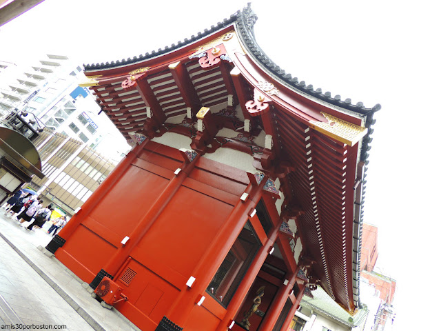 Puerta Kaminarimon en el Templo Sensoji