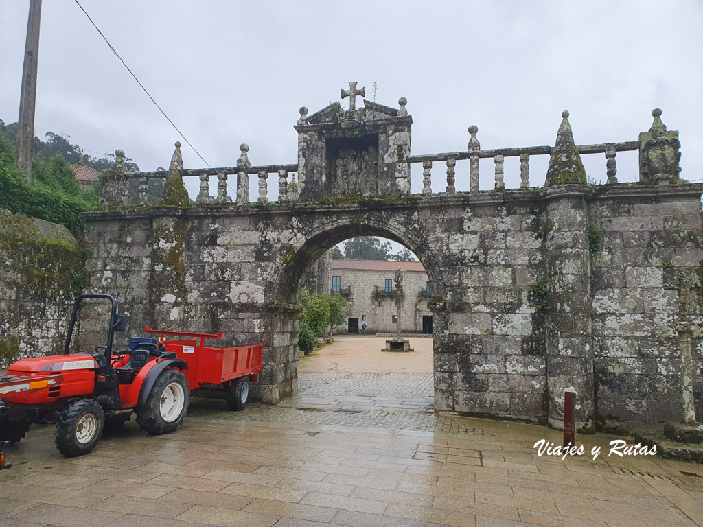 Arco de entrada del del Monasterio de Armenteira