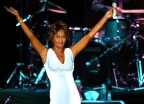  Whitney Houston: Twitter la red social donde las celebreties han querido dejar un homenaje a la artista