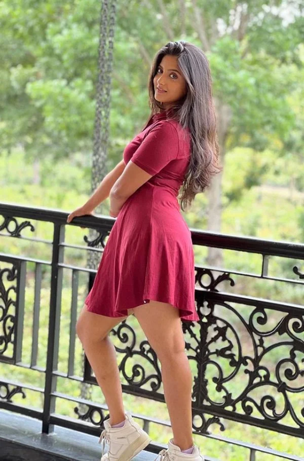 Ulka Gupta sexy legs hot actress banni chow