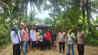 Penemuan Mayat Laki - Laki Yang Terapung Di Sungai, Personel Polsek Tabir Gerak Cepat Membatu Proses Evakuasi