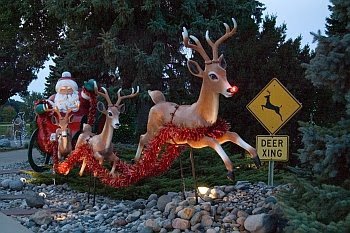 Santa Claus auf dem Parkplatz von Bronner's Christmas Wonderland © Cornelia Schaible