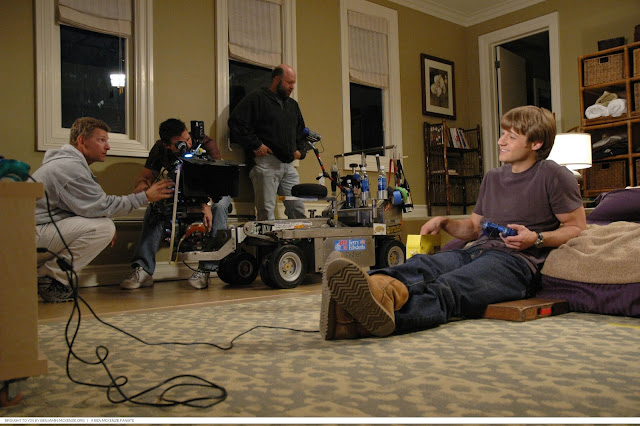 benjamin mckenzie and adam brody hang out in the pool house behind the scenes the o.c.