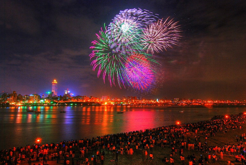 [fireworks-show-02.jpg]