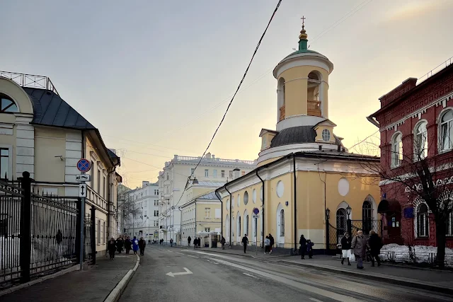 Архангельский переулок, храм Феодора Стратилата