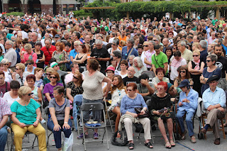 Miles de personas participan en el homenaje póstumo a Periko Solabarria