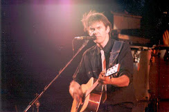 Neil Young mit Takamine 1982