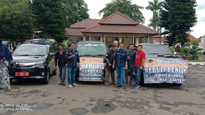 PWI Cilegon Salurkan Logistik Korban Bencana di Lebak - Banten