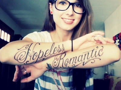 TATTOO TATUAJE LETRAS HOPELESS ROMANTIC  ANTEBRAZO