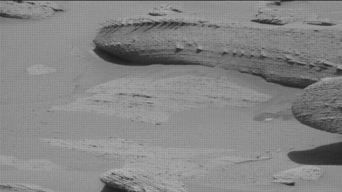  Imagens Mostram Estruturas Pontiagudas não Explicadas na Superfície de Marte