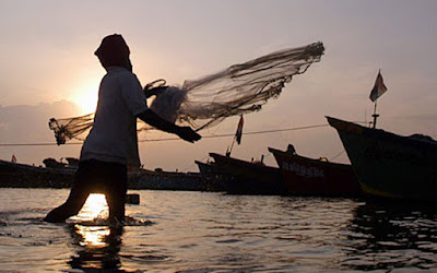 Seven Pakistani fishermen return home after 10-year detention in Yemen