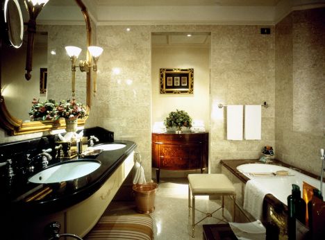 Junior Suite bathroom at