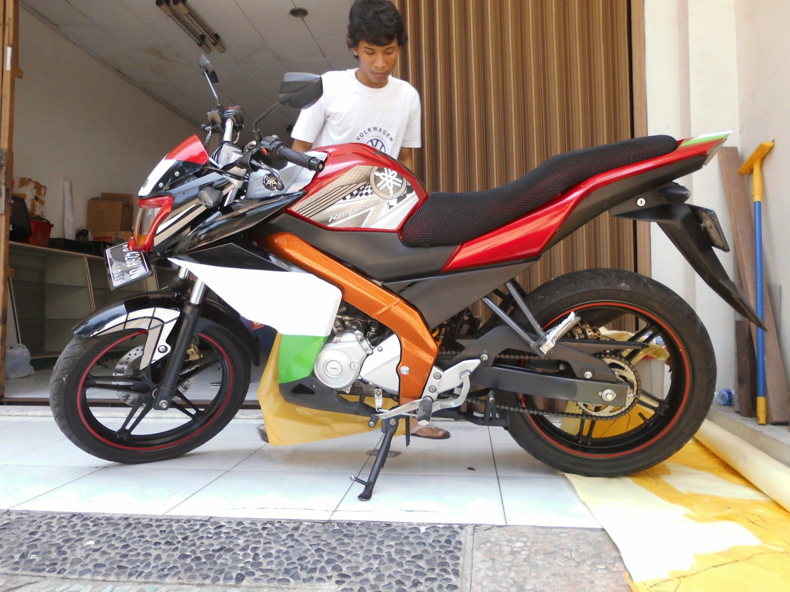 Lemuel Produksi Decal Vinyl Striping Motor Fullbody Vixion Thema