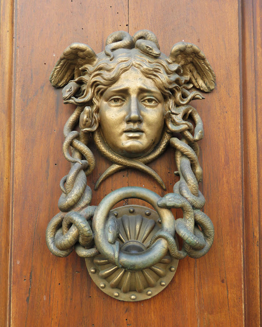 Head of Medusa as front door handle, Ministero della Difesa, Ministry of Defence, Palazzo Baracchini, Via XX Settembre, Rome