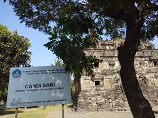 "candi sari, asrama pendeta buddha di lembah prambanan"