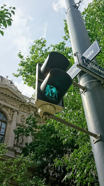 24-LGBT-traffic-light-green-vienna-2-day-itinerary