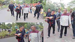 Malu Tidak JAGO, Kata AIM Sambil Bejalan Kaki Pulang Dari Kantor 