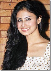 actress_mouni_roy_cute_smile_photo