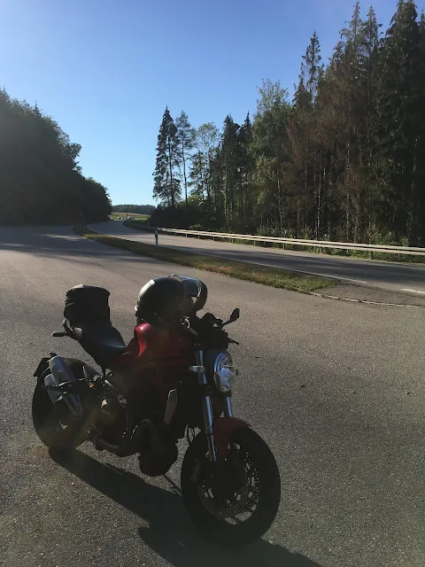 viaggiare da soli in moto