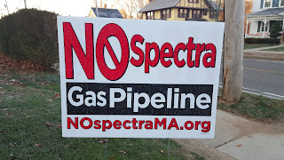 No Spectra Pipeline sign on Franklin lawn