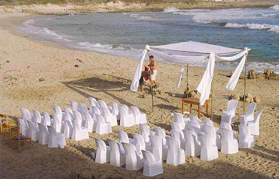 Unique Wedding Ceremony Ideas on Unique Ideas For Your Beach Wedding   Planning Your Own  Beach Wedding