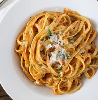 ROASTED GARLIC AND RED PEPPER FETTUCCINE ALFREDO