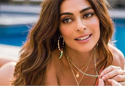 Juliana Paes posa de fio dental e arranca suspiros