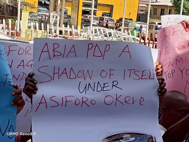 Protesters Storm Abia PDP Secretariat