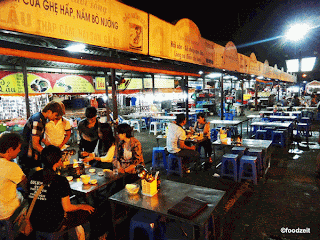 food stalls in the middle of night