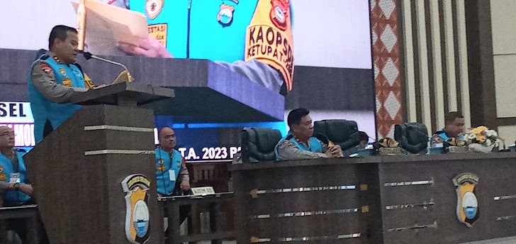 Kapolda Sulsel, Pimpin Penandatanganan Pakta Integritas dan Pengambilan Sumpah Panitia, Peserta dan Orangtua/Wali Catar Akpol, Casis Anggota Polri TA 2023