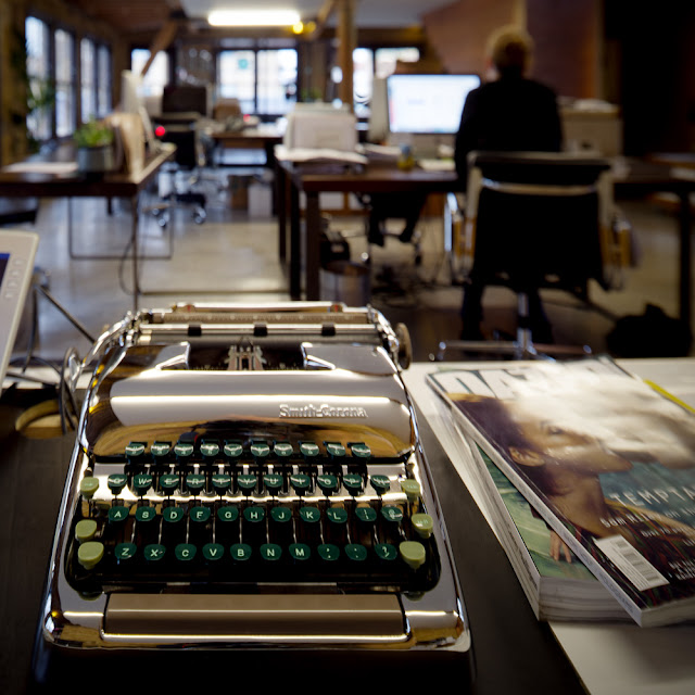 Picture of typing machine on the desk