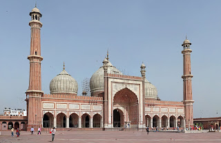 Membangun dan Mengimarahkan Masjid