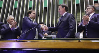 Ministério Público Federal abre inquérito contra Bolsonaro e Rodrigo Maia