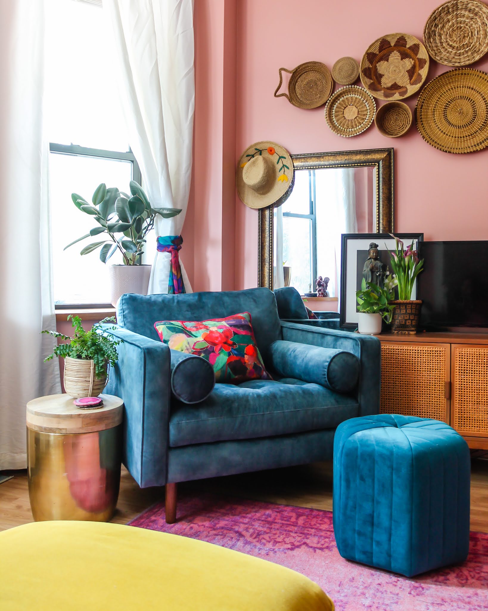 blue velvet chair // colorful homes // pink living room //reading nook ideas // home decor // maximalist // NYC apartments // colorful maximalist // small space homes // living room decor Ideas // colorful living room // pink and blue living room // basket wall