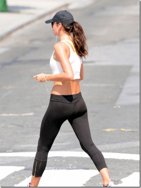 celebrity-yoga-pants-hot-04