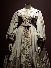 Gangs of New York gown