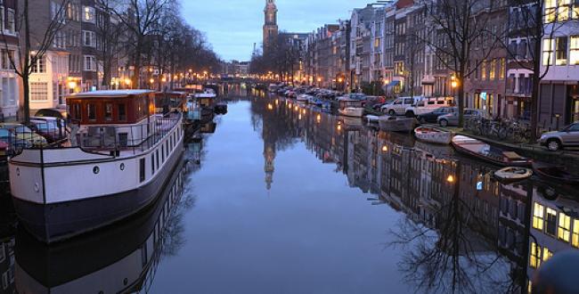  Melihat Kanal-kanal Indah di Amsterdam