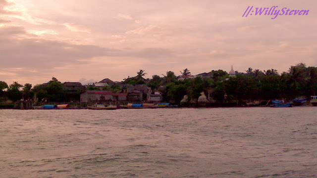  dari namanya kita sanggup sedikit membayangkan betapa bahari berkuasa disana dan menjadi susukan A Journey Through Aru Islands