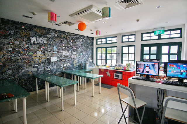 Sarapan di Footprints Hostel Singapore