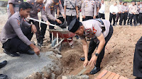 Kapolres Soppeng Melakukan Peletakan Batu Pertama Penunjang Fasilitas Tempat Wudu Masji Al Aqso 2003 
