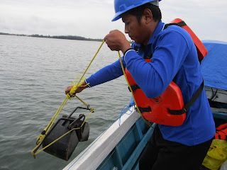 sampling sediment; van vern grab