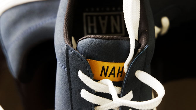 Tampilan Sepatu Sneakers Nah Project