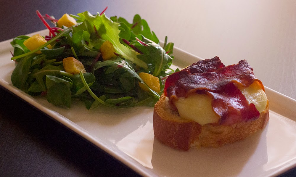 http://danslacuisinedecharlottine.blogspot.fr/2015/04/cabecou-au-lard-roti-mesclun-de-salade.html