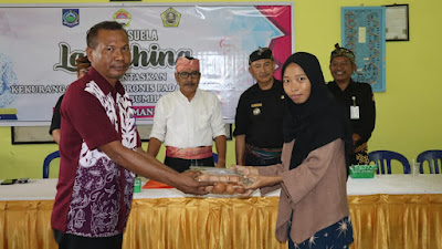 Cegah Stunting, SMAN 1 Suela Berikan Makanan Tambahan ke Bumil