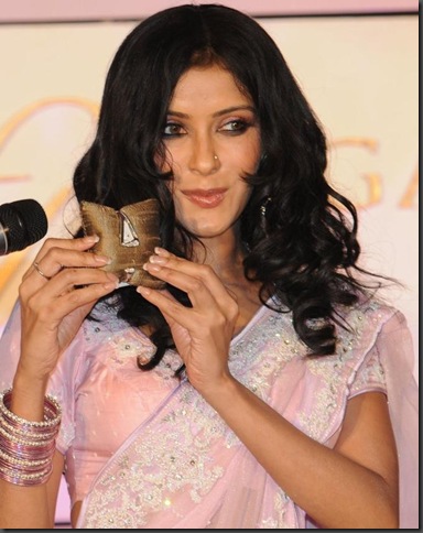 nandana-sen-launches-titan-raga-flora01