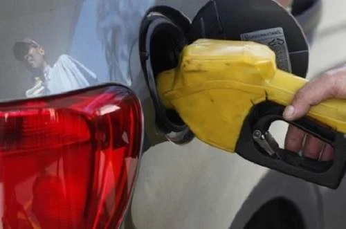 Gasolina cai R$ 0,46 