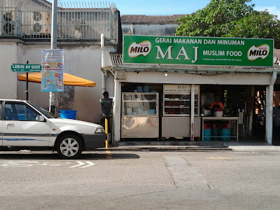 <a href="url gambar"><img alt="foto kedai makan muslim food little india penang" src="urlgambar" title="foto kedai makan muslim food little india penang" />